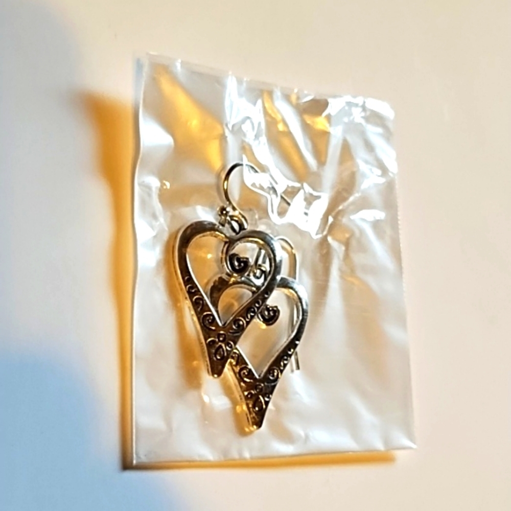 NWT Heart Earrings - Picture 2 of 6